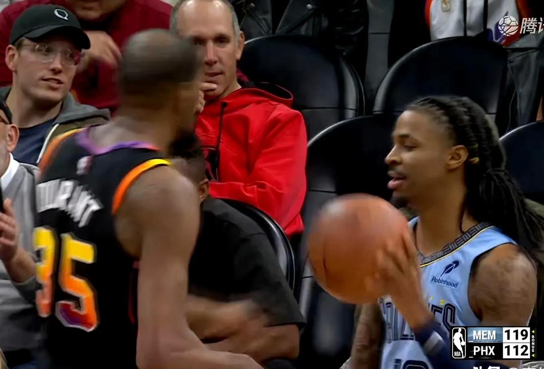 蓝月光芒:法兰克福队在比赛中表现出色的简单介绍 蓝月光芒:法兰克福队在比赛中表现出色的简单介绍