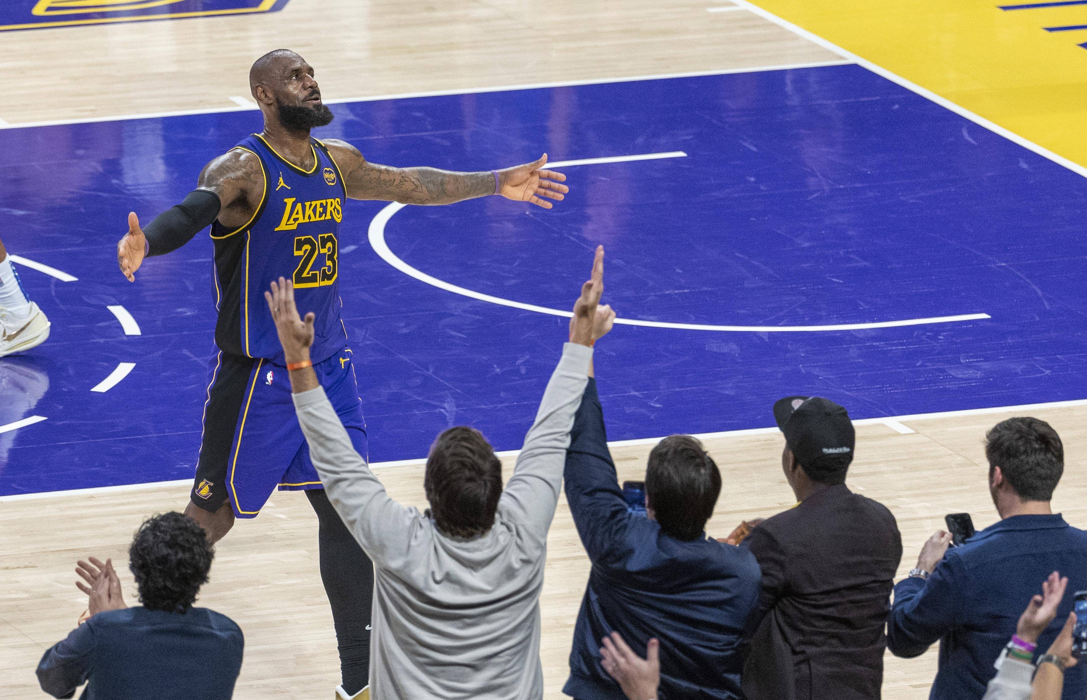 包含太空人客场爆冷击败湖人,梅西隔扣詹姆斯震撼全场的词条 包含太空人客场爆冷击败湖人,梅西隔扣詹姆斯震撼全场的词条