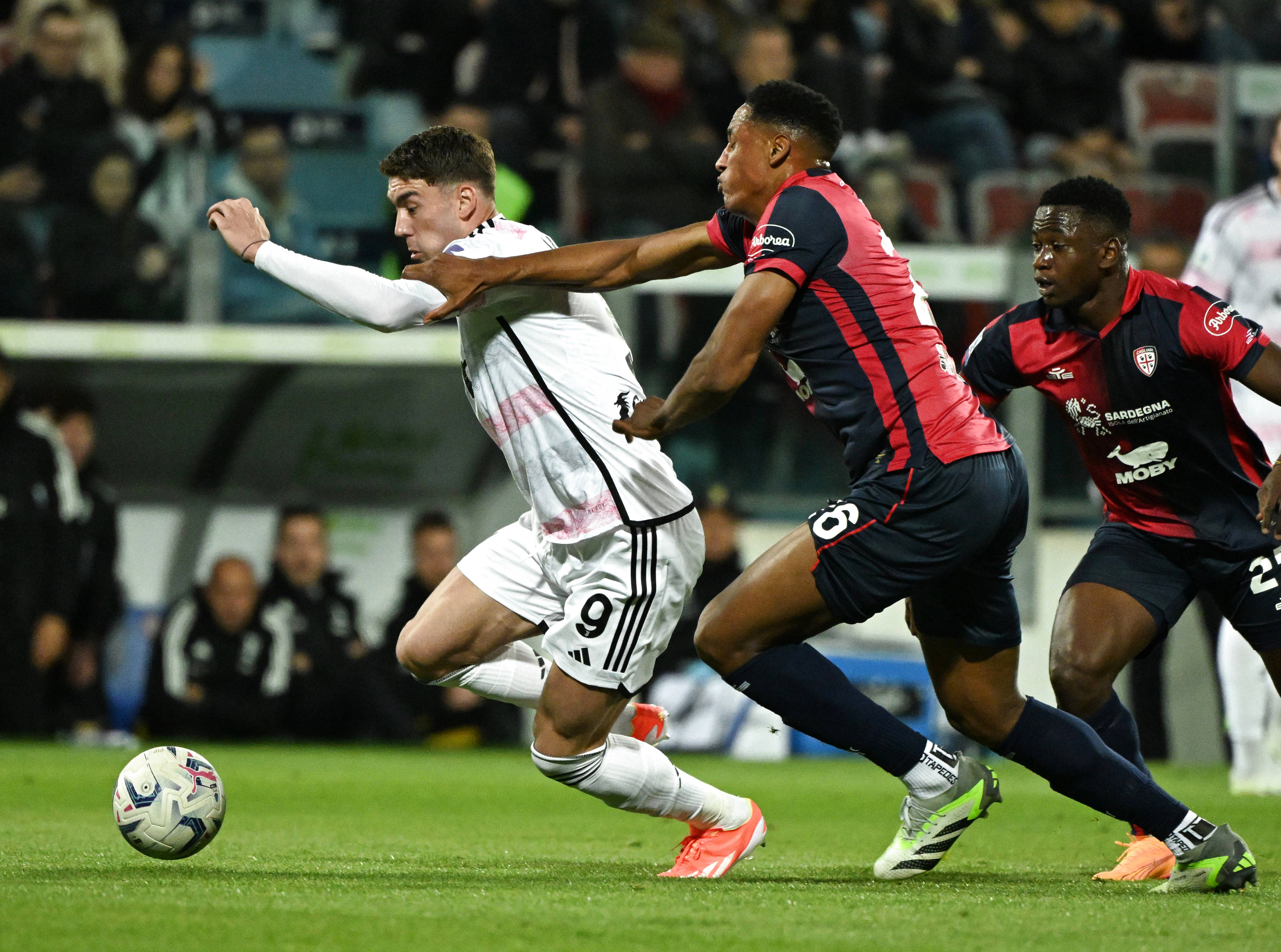 尤文图斯轻松取胜,全力冲击榜首位置的简单介绍 尤文图斯轻松取胜,全力冲击榜首位置的简单介绍