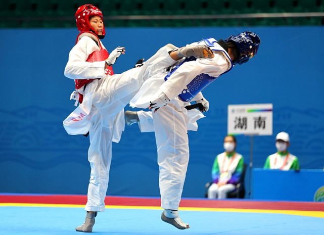 od体育官网app-卢森堡击剑选手争取晋级决赛(几几年之前卢森堡一直在德国人手中)