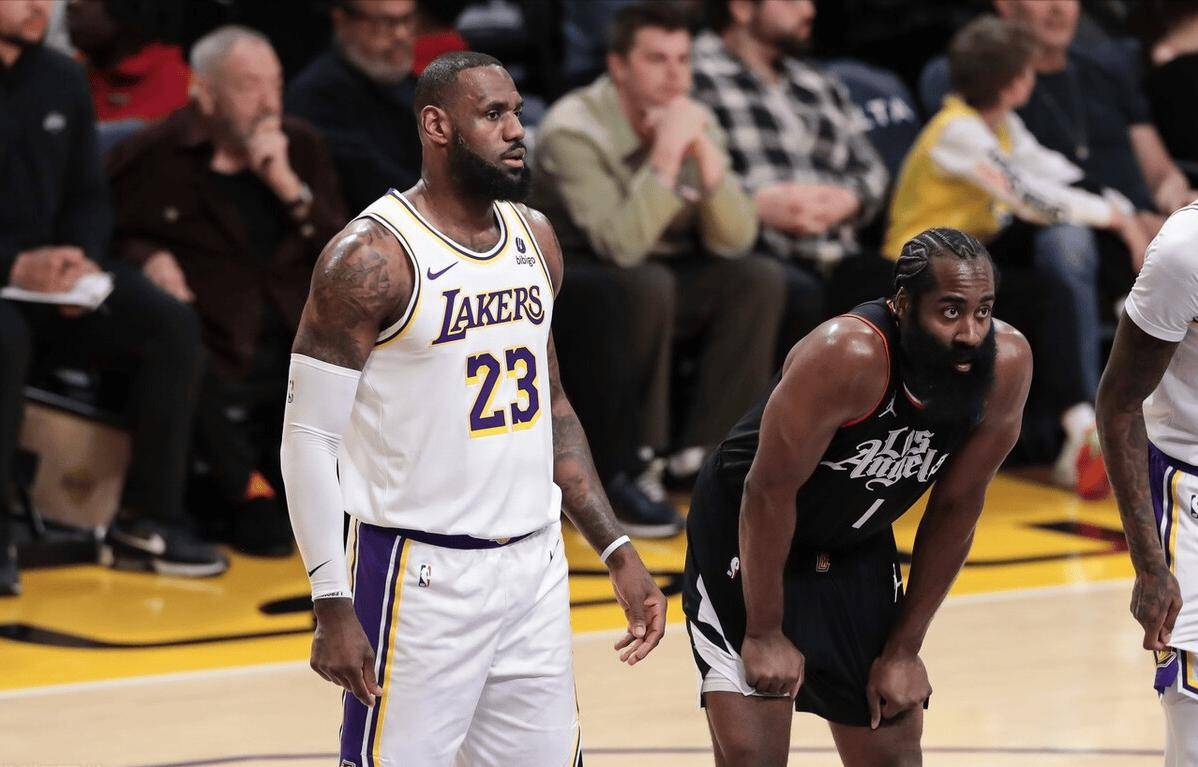 包含勇士三连胜，詹皇独自支撑骑士的词条