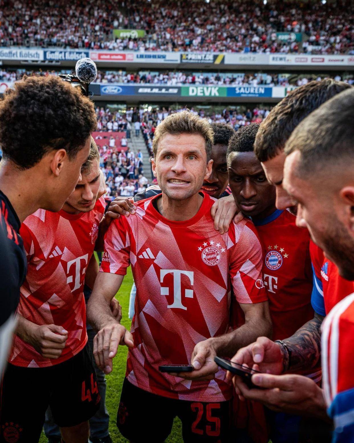 关于拜仁慕尼黑大破对手，小组第一信心满满的信息