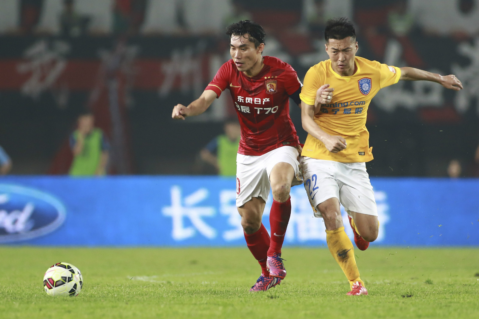 江苏苏宁主场不敌天津权健,痛失三分 江苏苏宁主场不敌天津权健,痛失三分