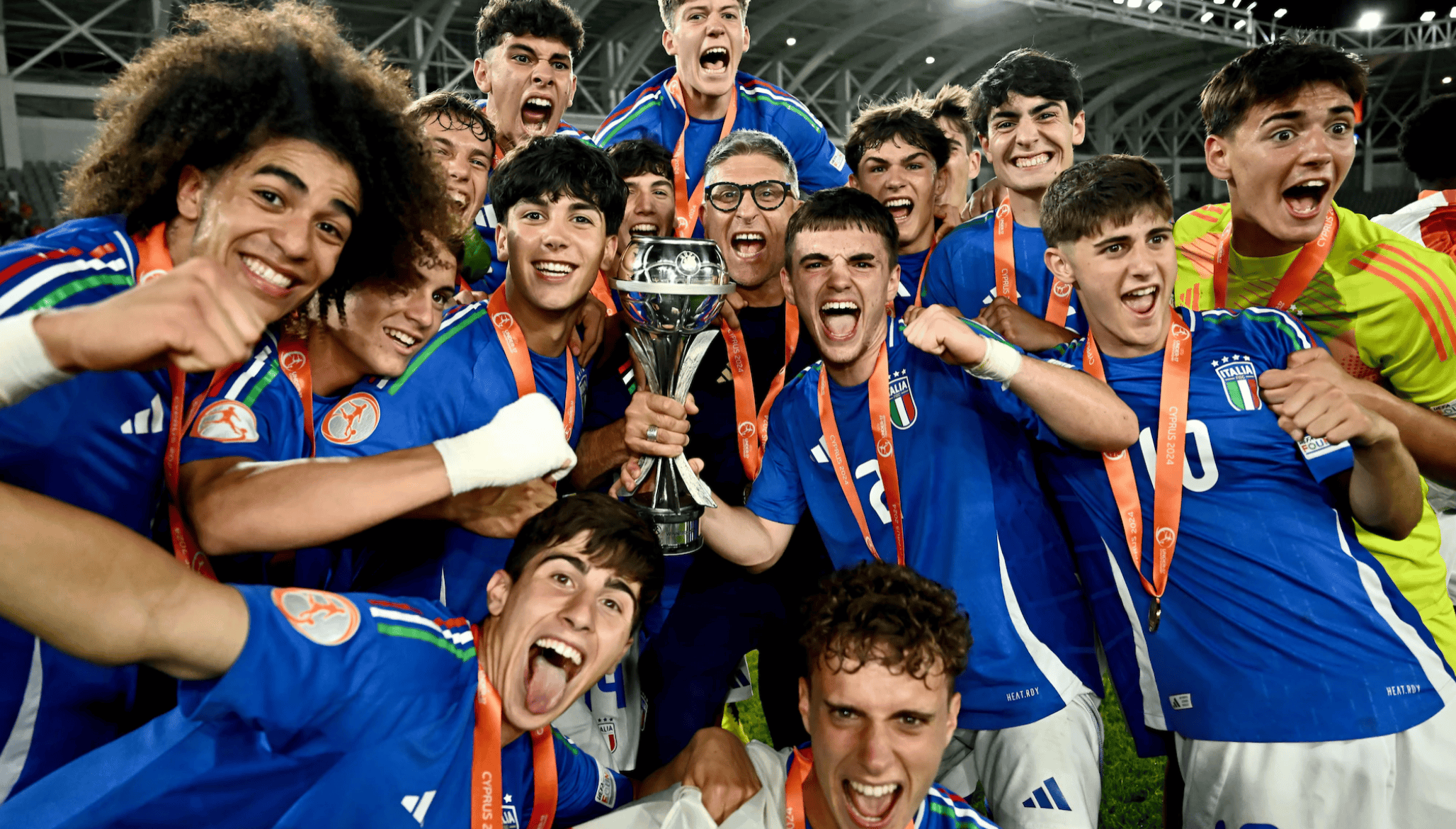 欧洲杯预选赛：球队全力拼搏，争夺晋级名额