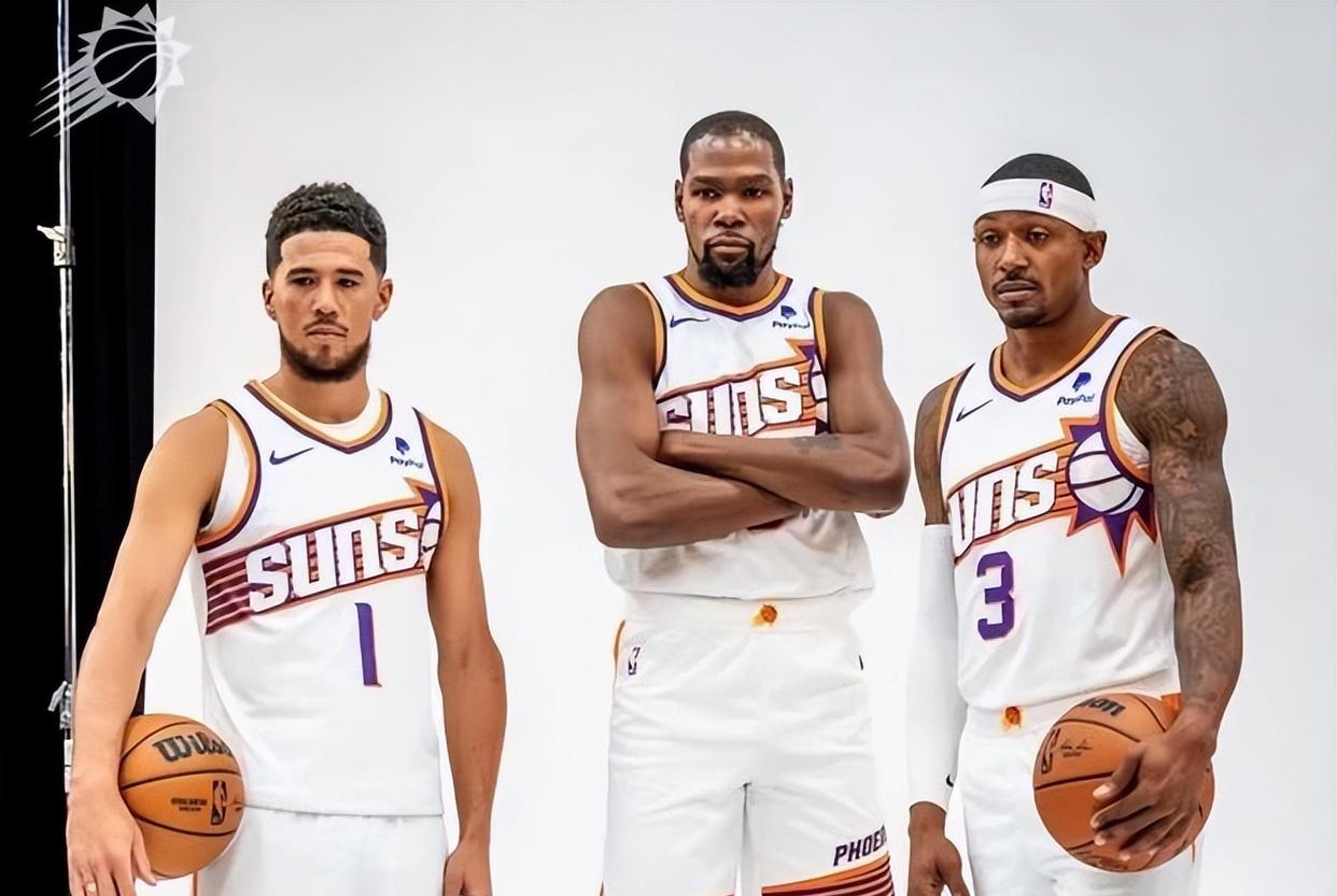 NBA新赛季焦点对决:快船队挑战勇士队,硝烟弥漫球场! NBA新赛季焦点对决:快船队挑战勇士队,硝烟弥漫球场!