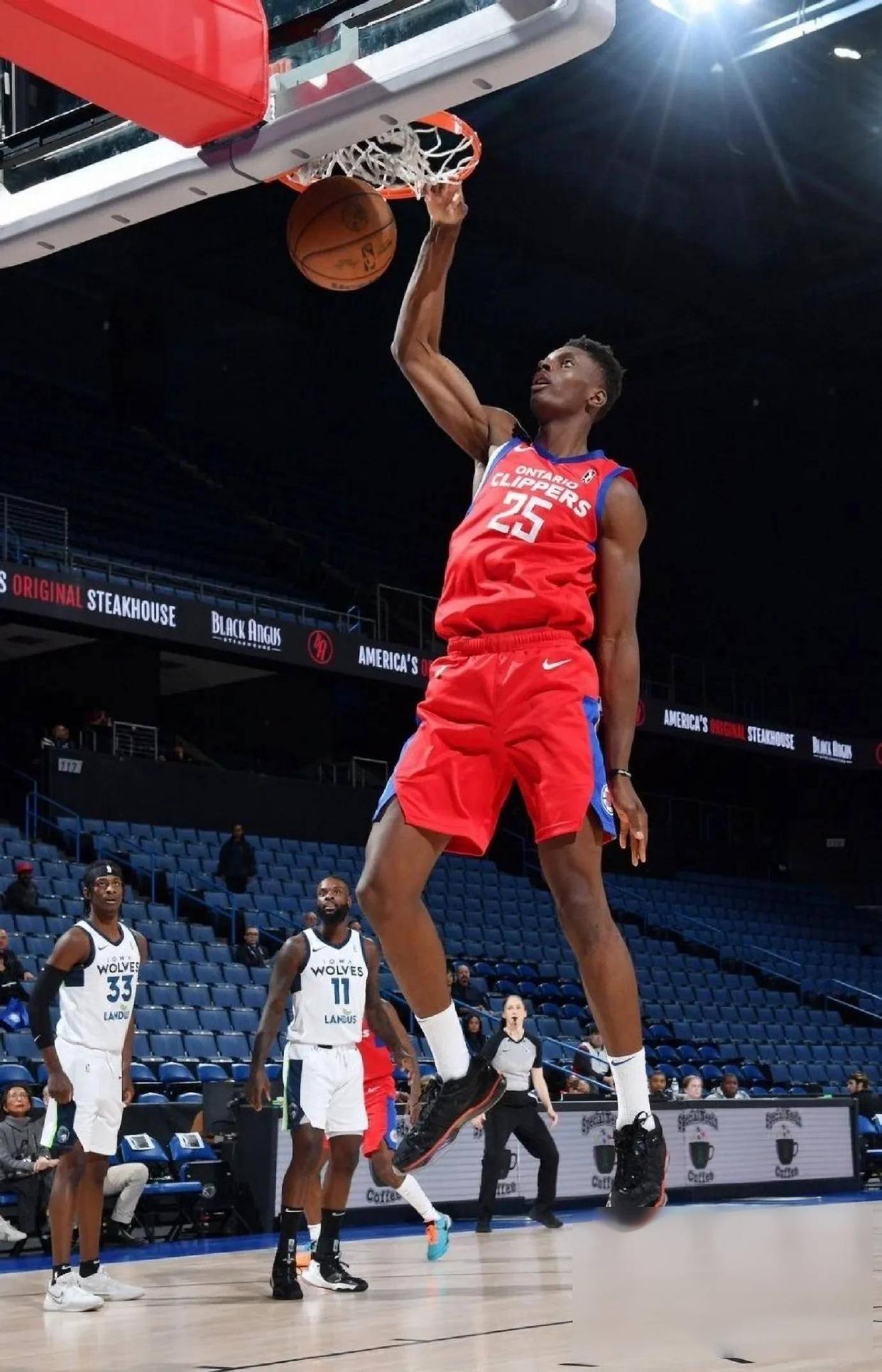 od体育登录-黄蜂队球员身体素质出众，备受瞩目的简单介绍