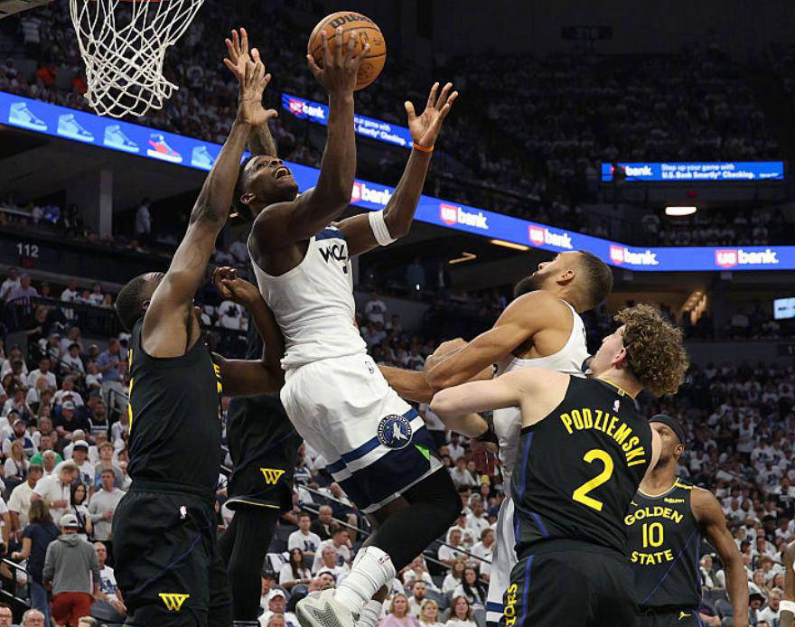 包含顽强对抗！森林狼逆袭击败勇士的词条