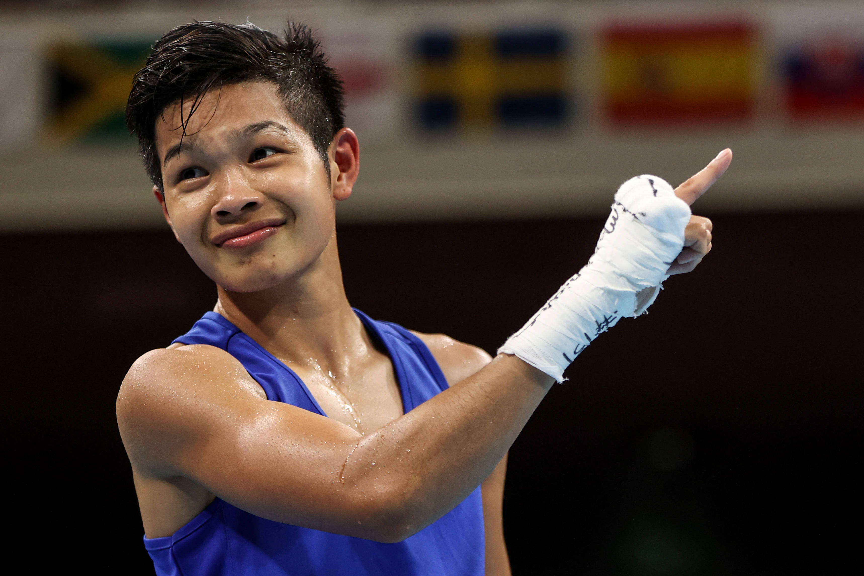 od体育课程-拳击比赛中选手拳脚功夫精湛获胜