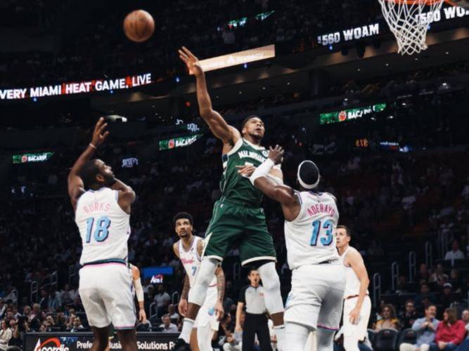 关于雄鹿主场大胜马刺,字母哥再次展现统治力的信息 关于雄鹿主场大胜马刺,字母哥再次展现统治力的信息