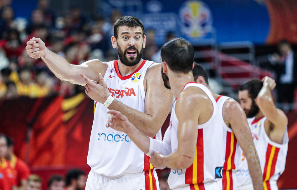 波兰队惊险战胜阿尔巴尼亚,挺进八强 波兰队惊险战胜阿尔巴尼亚,挺进八强