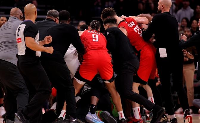 篮球比赛中发生冲突,球员遭到禁赛处罚 篮球比赛中发生冲突,球员遭到禁赛处罚